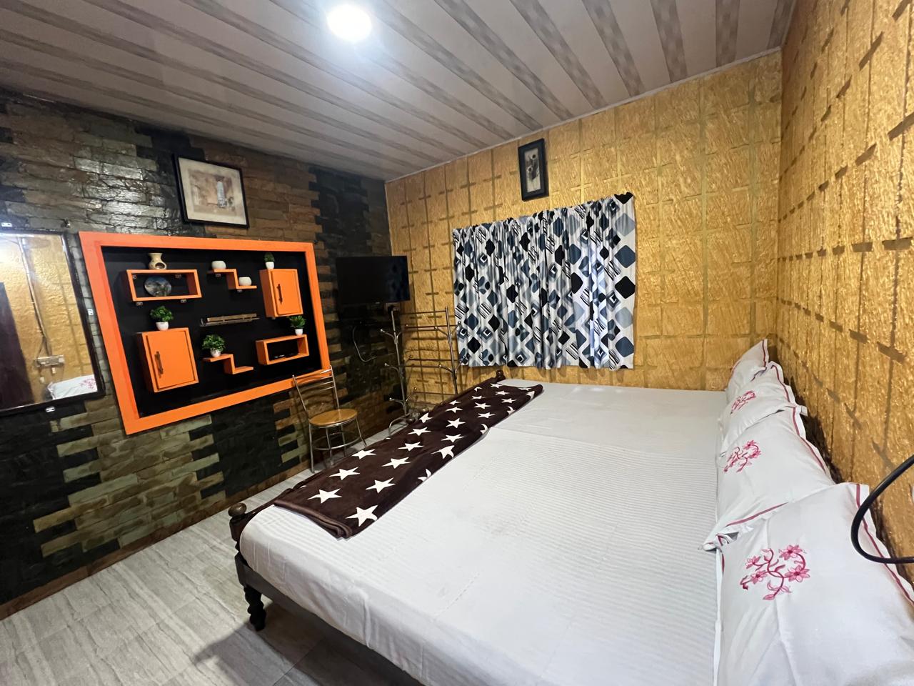 Deluxe Room at Munnar Town House
